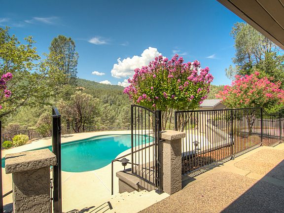 4th image of 10051 Chateau Woods Dr