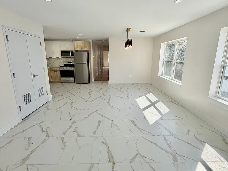 418 Avon Ave #3 — Photo 6