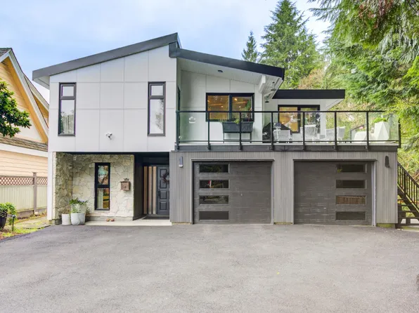 2836 Violet St, North Vancouver, BC V7H 2L6