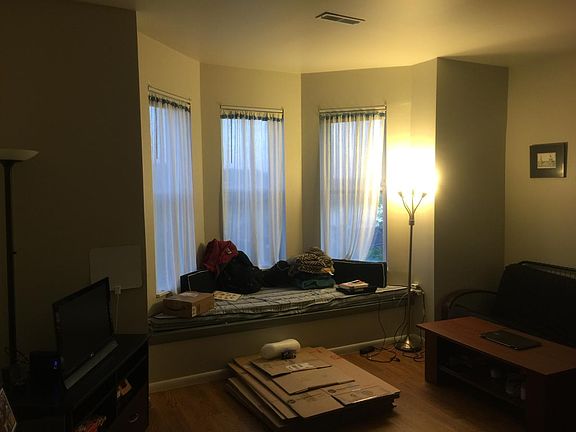 2nd image of 2360 Gladstone Ave #2
