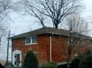 26008 81st Ave, Glen Oaks, NY 11004