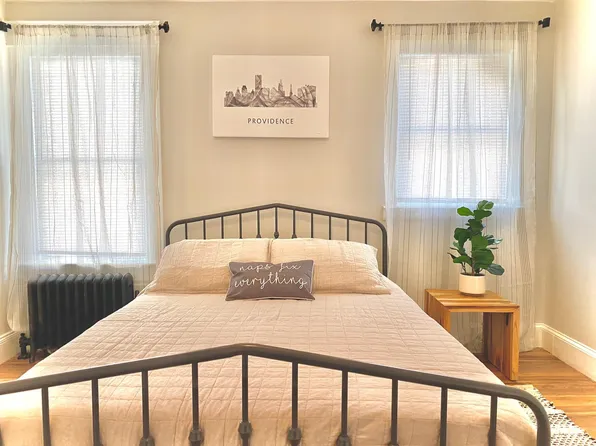 875 Newport Ave, Pawtucket, RI