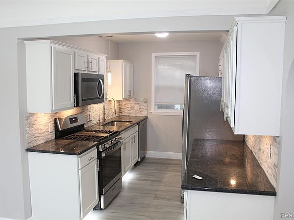 3rd image of 16201 Lilac St