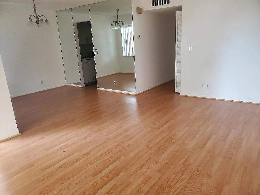 1 bed, 1.5 bath, 740 sqft, $1,200 — Photo 1