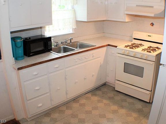 3rd image of 140 Otterhole Rd