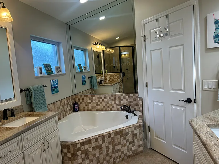 Huge Soaker Tub