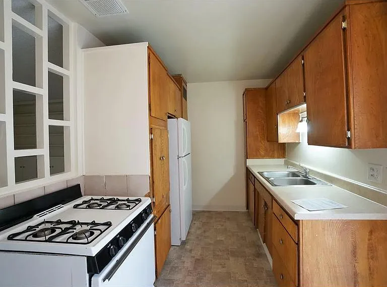 2144 30th St #4 — Photo 3