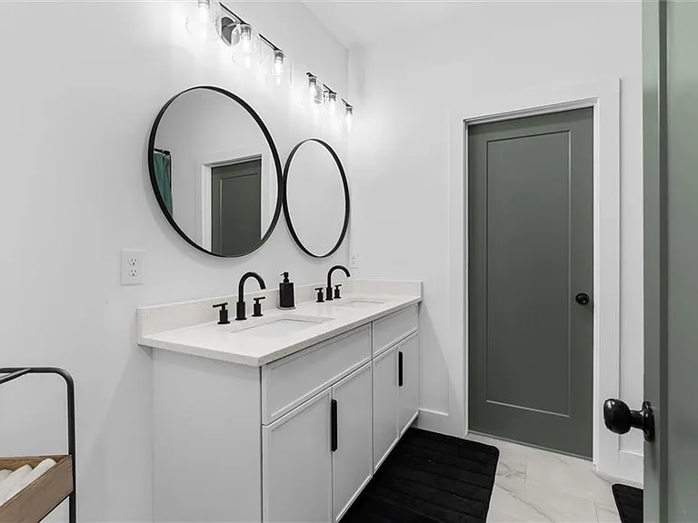 598 Formwalt St SW #B — Photo 33