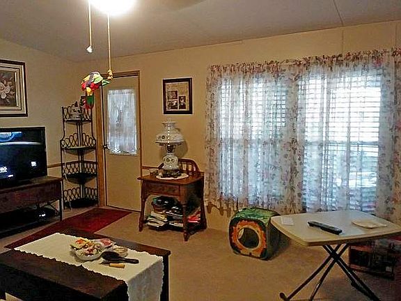 5th image of 406 Kingslake Dr