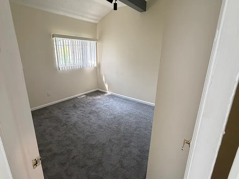 18128 Powers Ave — Photo 5