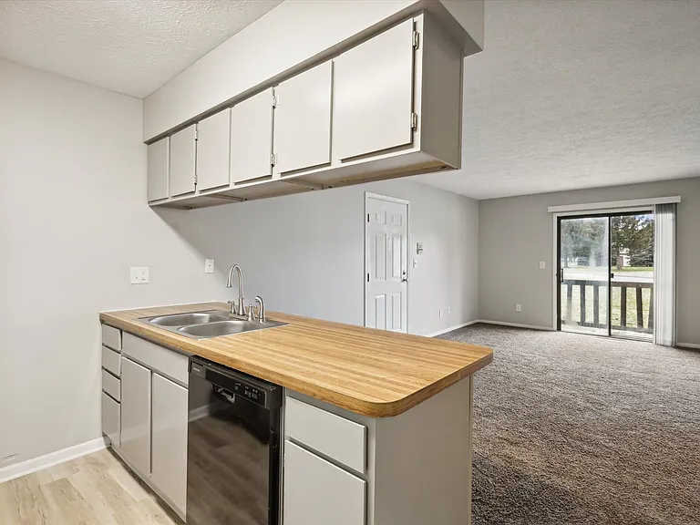 Woodwind Apartments — Photo 18