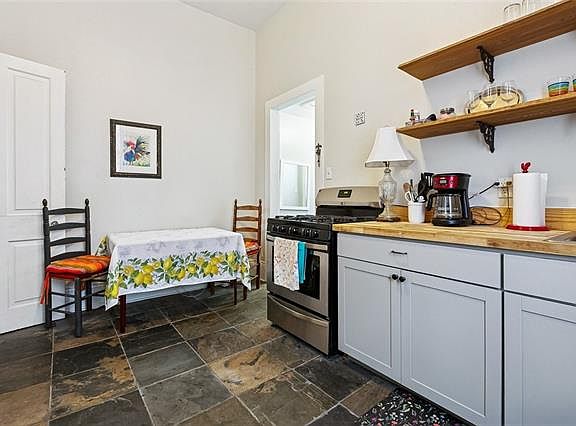 5th image of 2108 Urquhart St