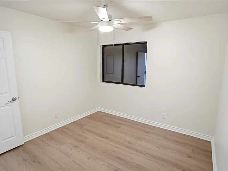 24124 Mentry Dr — Photo 17
