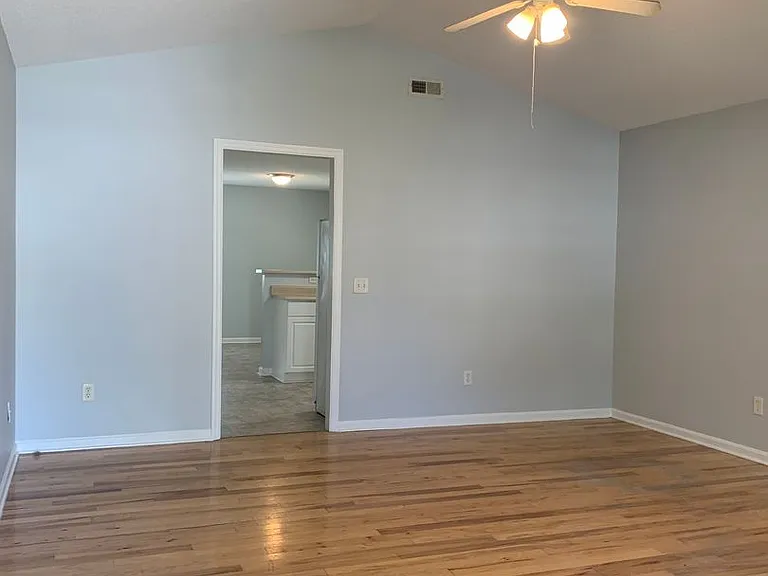 204 White Ave — Photo 6