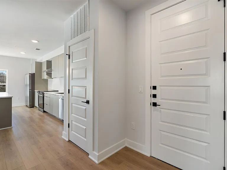 2500 Longview St #222 — Photo 6