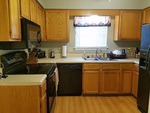 4th image of 710 Old Fort Eustis Blvd #2