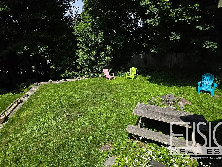 446 Colchester Ave — Photo 32