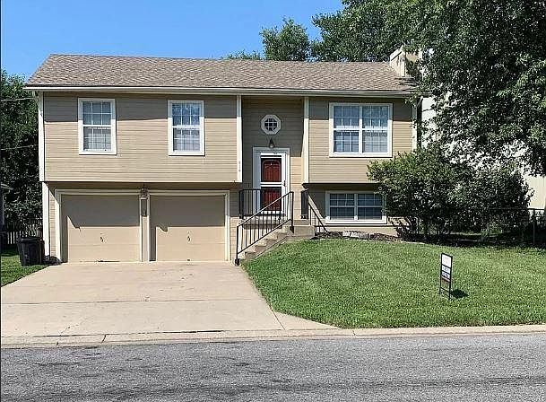 1st image of 814 S 132nd St #814