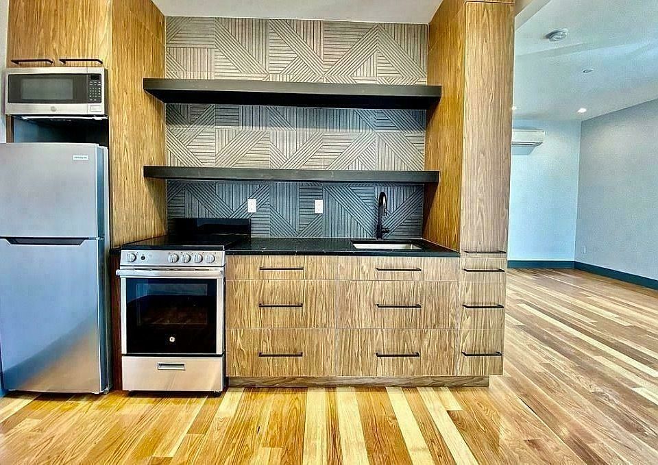 1st image of 370 Bedford Ave #4F