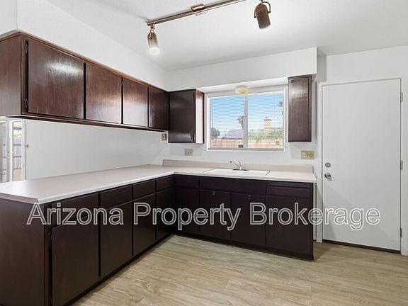 4th image of 2106 E Evergreen St
