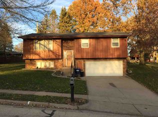 944 Patricia Ann Dr, Dubuque, IA 52003