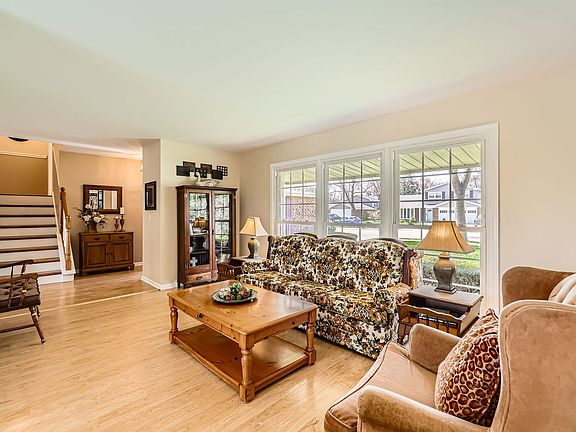 5th image of 2935 N Windsor Dr