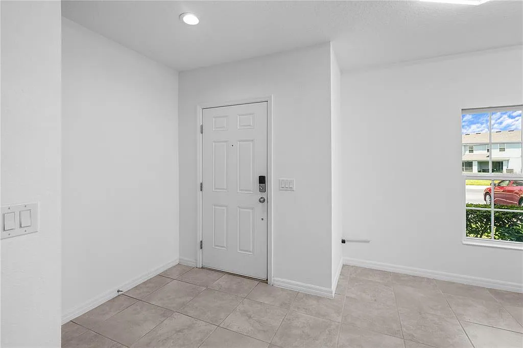 3 bed, 2.0 bath, 1606 sqft, $2,100 — Photo 3
