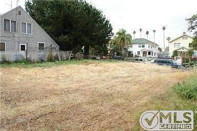 1st image of 656 N Mariposa Ave