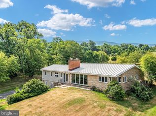 225 S Main St, Edinburg, VA 22824