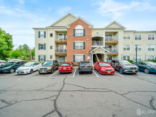 1025 Dogwood Ct, New Brunswick, NJ 08901