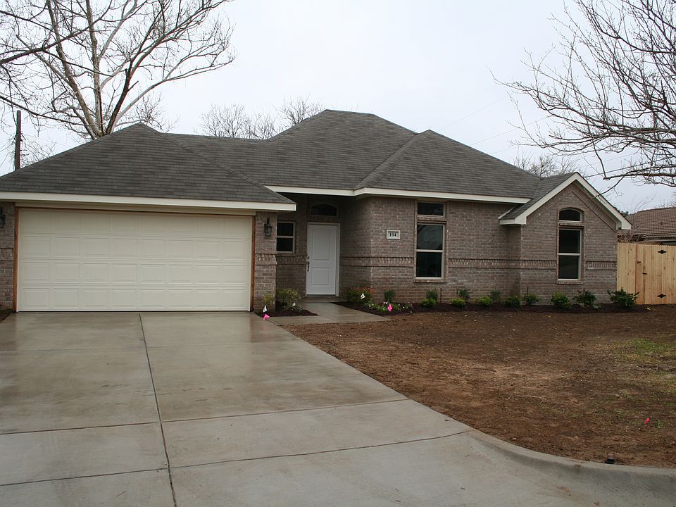 1st image of 104 NE Michael Dr