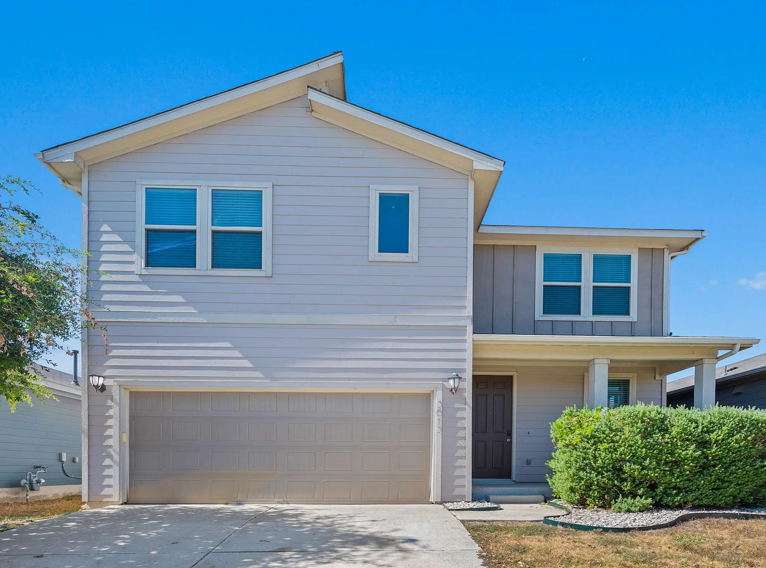 4 bed, 2.5 bath, 2935 sqft, $2,600 — Photo 1