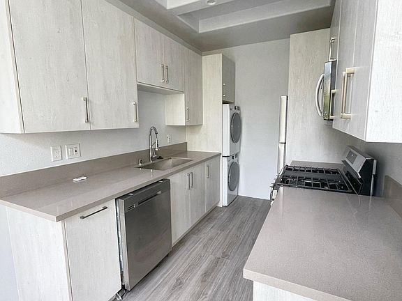 4th image of 3815 McLaughlin Ave #102