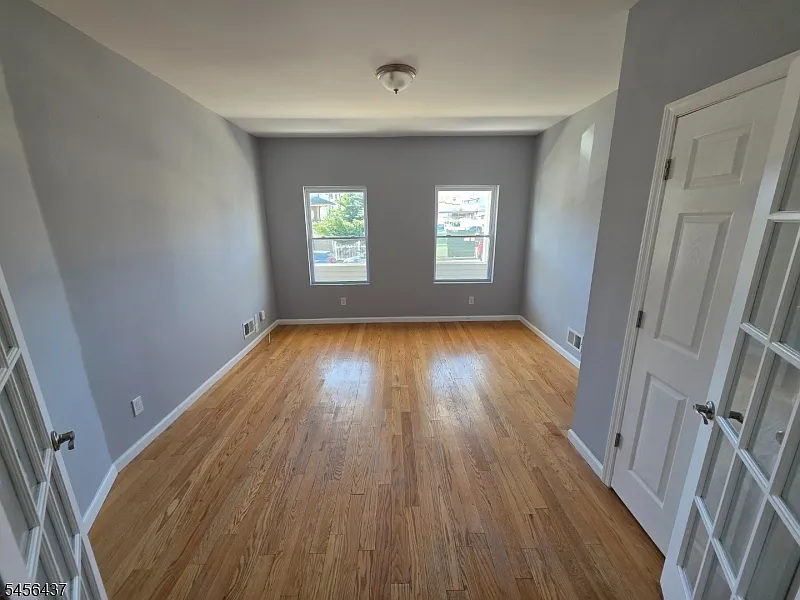 3 bed, 1.0 bath, $2,200 — Photo 2