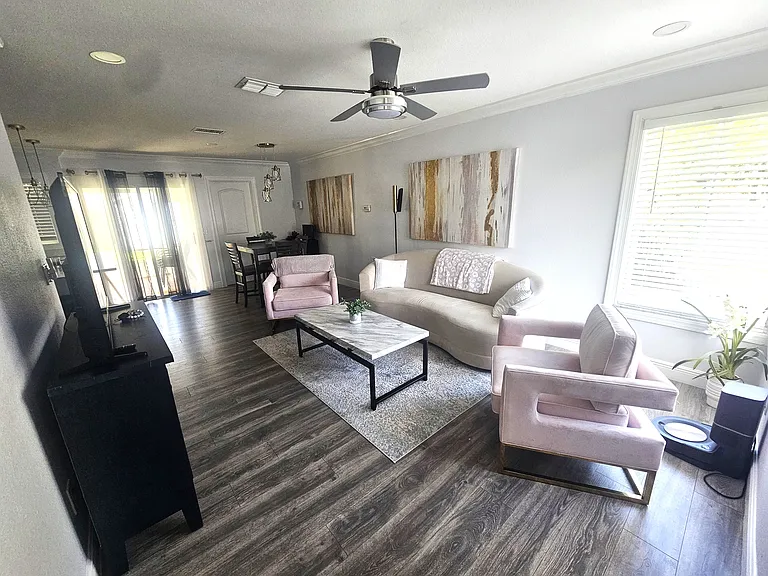 855 23rd Pl SW — Photo 3