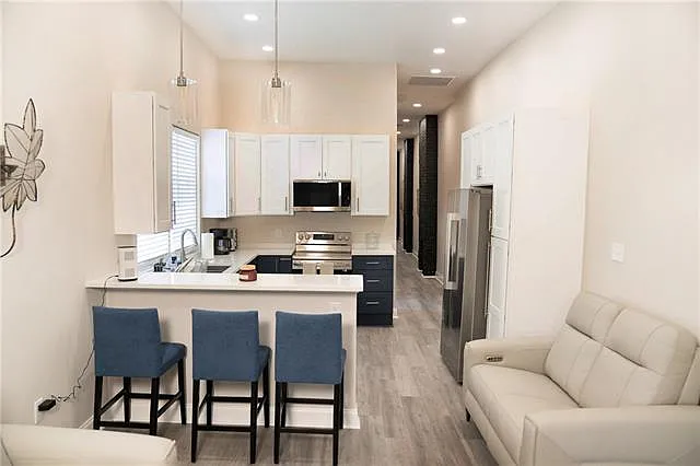 3 bed, 2.0 bath, 1100 sqft, $3,000 — Photo 3