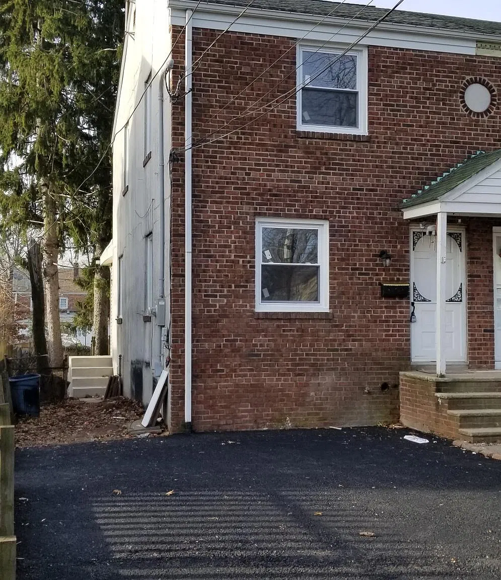 1042 S Elmora Ave — Photo 2