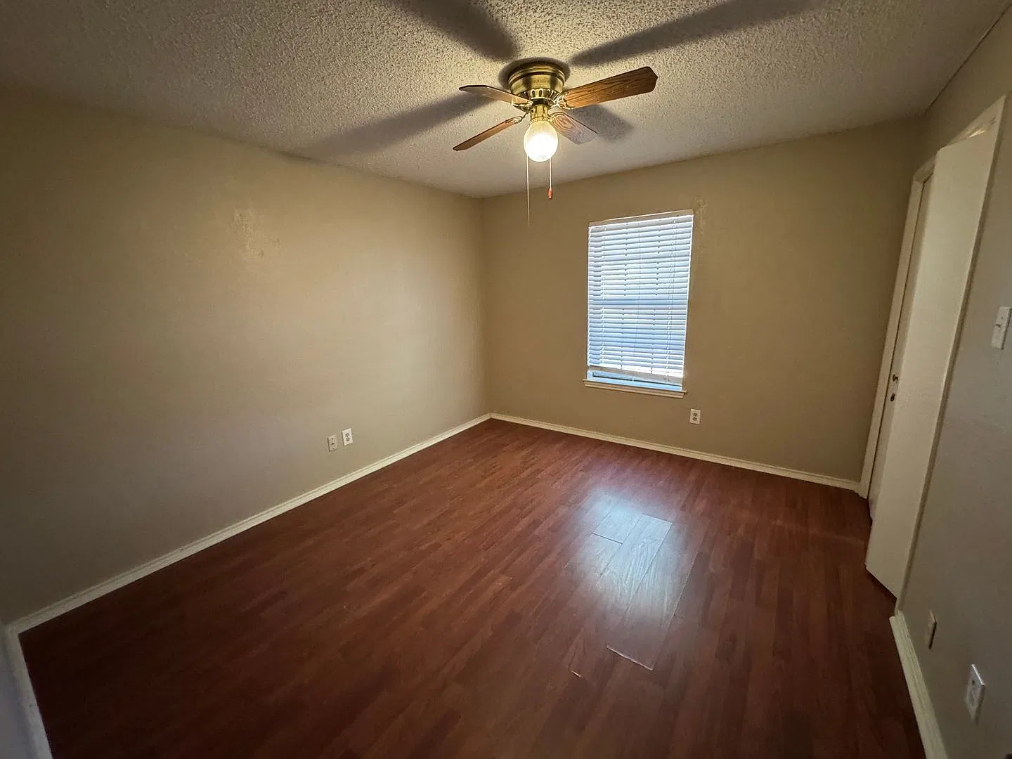 Spacious Hewitt Home — Photo 4