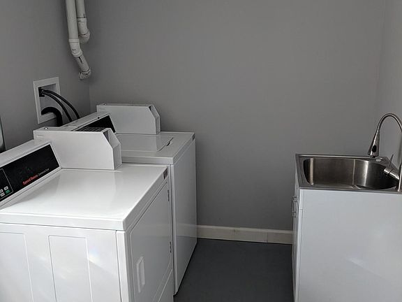 3rd image of 3504 N Hamlin Ave #2