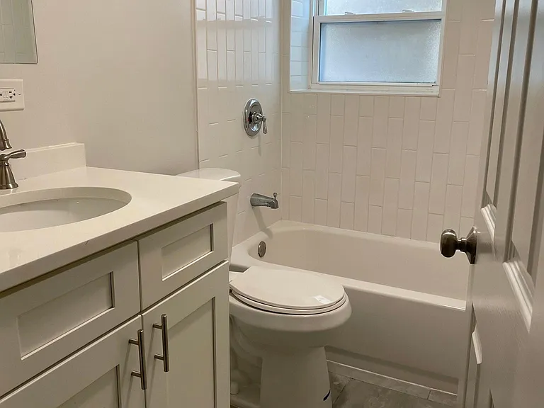 2428 N Avers Ave #1 — Photo 14