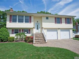 54 Pearl St, Holbrook, NY 11741