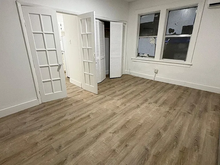 720 SW 5th St #2 — Photo 3