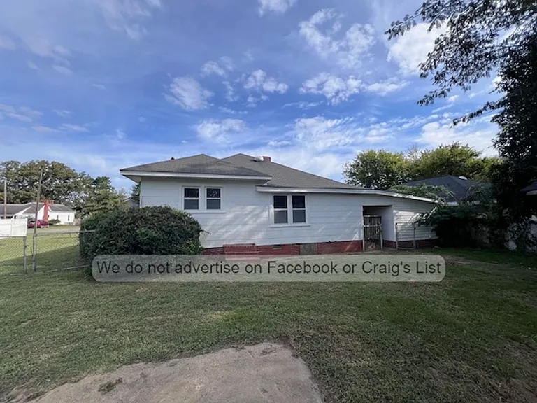 507 W D St — Photo 12