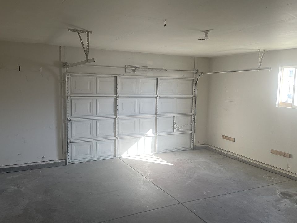 2nd image of 209 E Center St