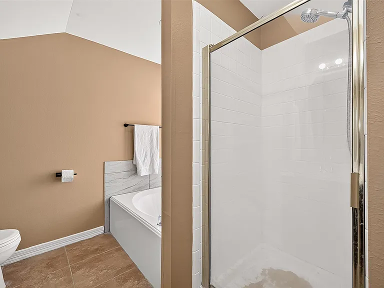 4011 Alexis Cir — Photo 41