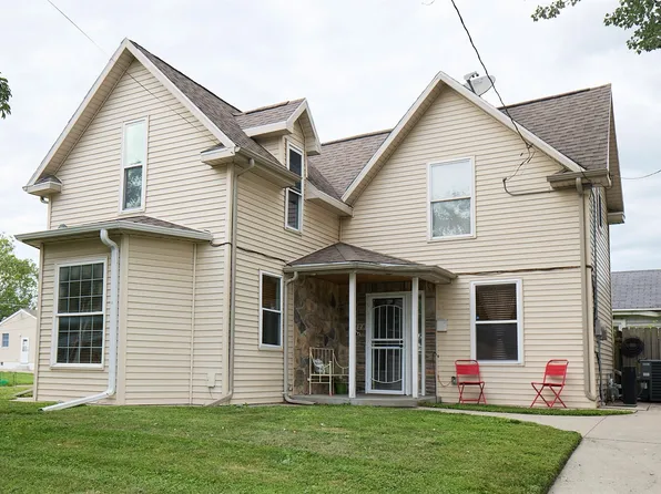 2228 Maple St, Des Moines, IA 50317