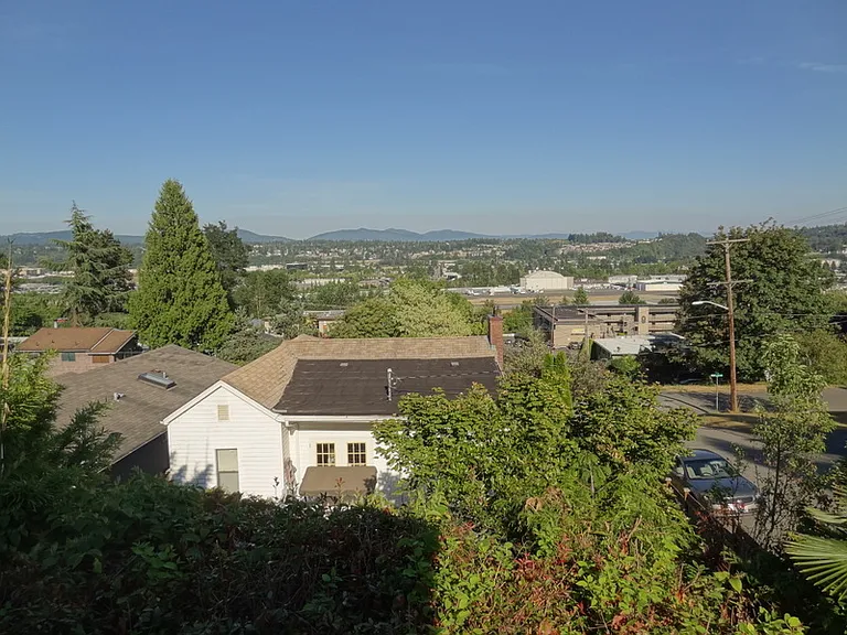 402 Lind Ave NW — Photo 6
