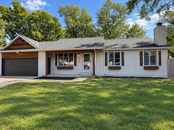 318 N Countryside Ct S, Andover, KS 67002