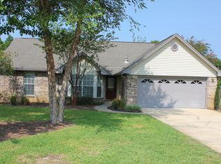 136 Long Pointe Dr, Mary Esther, FL 32569