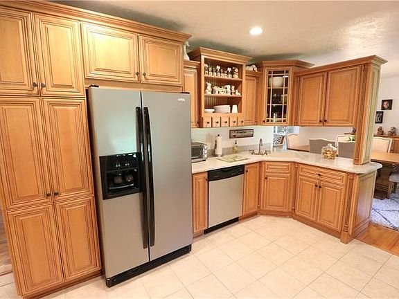 4th image of 203 Edgewood Dr